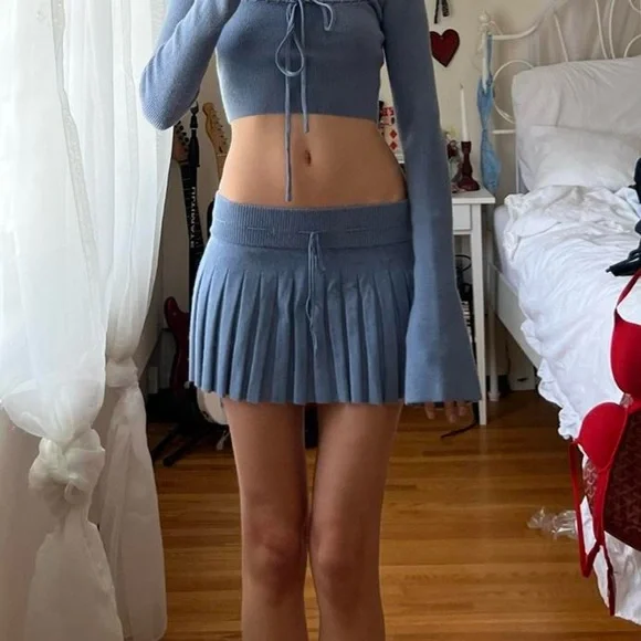 Guizio set long sleeve crop top and baby Blue Pleated mini Skirt knit - Picture 6 of 14